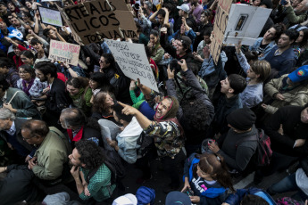 BUENOS AIRES, ARGENTINA.- In the photos taken today Monday, October 21, 2019 in Buenos Aires, during an act of leftist political organizations and human rights organizations, which ended with clashes with the police and several journalists attacked, after a group of protesters, denounced by organizations as 'infiltrators of the police' departed from the protest and began to destroy and attack journalists.