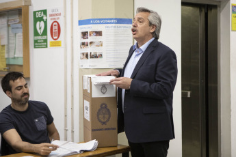 BUENOS AIRES, ARGENTINA.- Alberto Fernández votes in a polling station in Buenos Aires, Argentina, on October 27, 2019. Alberto Fernández, from the opposition coalition Frente de Todos, obtained almost 48 percent of the votes compared to almost 41 percent of the current Argentine president, Mauricio Macri, with more than 90 percent of the votes counted, said the National Electoral Directorate. The results mean that Fernandez won in the first round, without needing a second round.