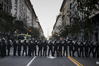 BUENOS AIRES, ARGENTINA.- In the photos taken today Monday, October 21, 2019 in Buenos Aires, during an act of leftist political organizations and human rights organizations, which ended with clashes with the police and several journalists attacked, after a group of protesters, denounced by organizations as 'infiltrators of the police' departed from the protest and began to destroy and attack journalists.