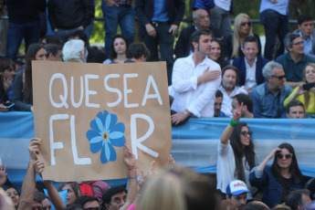 LA PLATA, ARGENTINA.- El candidato a gobernador de la Provincia de Buenos Aires por el Frente de Todos, Axel Kicillof (SEGUNDO DE LA IZQUIERDA), realizó hoy miércoles 23 de octubre de 2019 el cierre de su campaña en La Plata, capital de la provincia de Buenos Aires. Estuvo acompañado por la candidata a vicepresidenta, la senadora Cristina Fernández (TERCERA DE LA IZQUIERDA)). También participaron del cierre de campaña la candidata a vicegobernadora y actual intendenta de La Matanza, Verónica Magario (PRIMERA DE LA IZQUIERDA); y la postulante a intendenta de La Plata, Florencia Saintout (PRIMERA DE LA DERECHA).