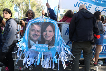 LA PLATA, ARGENTINA.- El candidato a gobernador de la Provincia de Buenos Aires por el Frente de Todos, Axel Kicillof (SEGUNDO DE LA IZQUIERDA), realizó hoy miércoles 23 de octubre de 2019 el cierre de su campaña en La Plata, capital de la provincia de Buenos Aires. Estuvo acompañado por la candidata a vicepresidenta, la senadora Cristina Fernández (TERCERA DE LA IZQUIERDA)). También participaron del cierre de campaña la candidata a vicegobernadora y actual intendenta de La Matanza, Verónica Magario (PRIMERA DE LA IZQUIERDA); y la postulante a intendenta de La Plata, Florencia Saintout (PRIMERA DE LA DERECHA).