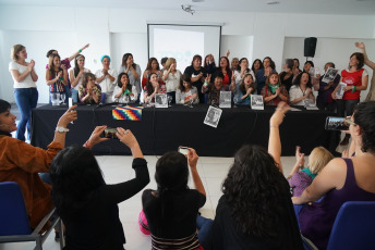 BUENOS AIRES, ARGENTINA.- Referentes mujeres de espacios políticos integrantes del Frente de Todos, espacio político con mayoría peronista que impulsa la formula más votada en las últimas elecciones primarias en Argentina que tiene a Alberto Fernández como candidato a Presidente y a Cristina Kirchner como candidata a Vice Presidenta, realizaron hoy miércoles 9 de octubre de 2019 una conferencia de prensa en el Aula Magna de la Universidad Unmet (Sarmiento 2037) para dar a conocer el posicionamiento político del frente de cara al Encuentro Nacional de Mujeres que tendrá lugar del 12 al 14 de octubre en La Plata, provincia de Buenos Aires.