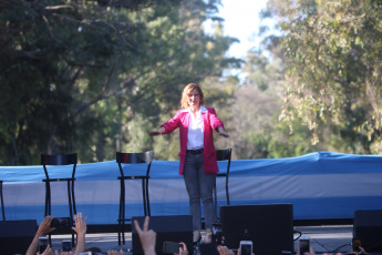 LA PLATA, ARGENTINA.- El candidato a gobernador de la Provincia de Buenos Aires por el Frente de Todos, Axel Kicillof (SEGUNDO DE LA IZQUIERDA), realizó hoy miércoles 23 de octubre de 2019 el cierre de su campaña en La Plata, capital de la provincia de Buenos Aires. Estuvo acompañado por la candidata a vicepresidenta, la senadora Cristina Fernández (TERCERA DE LA IZQUIERDA)). También participaron del cierre de campaña la candidata a vicegobernadora y actual intendenta de La Matanza, Verónica Magario (PRIMERA DE LA IZQUIERDA); y la postulante a intendenta de La Plata, Florencia Saintout (PRIMERA DE LA DERECHA).