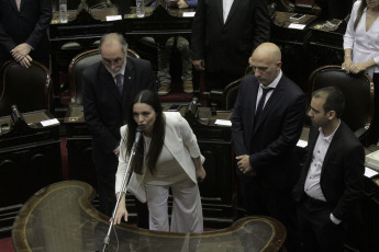 BUENOS AIRES, ARGENTINA- En las fotos tomadas hoy 4 de Diciembre del 2019, la Cámara de Diputados formalizó su nueva conformación con la jura de los 130 nuevos diputados que debutarán a partir del 10 de diciembre con la discusión del primer Presupuesto del presidente electo, Alberto Fernández. Pasadas apenas las 13 hs y conducida por el diputado Gonzalo Del Cerro, comenzó la sesión preparatoria en la que prestan juramento los legisladores que resultaron electos en octubre pasado y además se votarán a las nuevas autoridades de la Cámara baja.