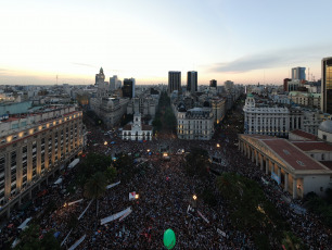 BUENOS AIRES, ARGENTINA.- In the photo taken on December 10, 2019 from a drone in what was the closing of the day in which Alberto Fernández assumed the presidency, who gave a speech on a stage installed in front of the Casa Rosada , headquarters of the Argentine Executive Power, before tens of thousands of people who celebrated their assumption within the framework of a music and art festival.