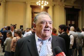 BUENOS AIRES, ARGENTINA- En la foto tomada hoy 4 de Diciembre del 2019 el dirigente peronista ex embajador argentino en el Vaticano Eduardo Valdés. La Cámara de Diputados de Argentina formalizó su nueva conformación con la jura de los 130 nuevos diputados que debutarán a partir del 10 de diciembre con la discusión del primer Presupuesto del presidente electo, Alberto Fernández. Pasadas apenas las 13 hs y conducida por el diputado Gonzalo Del Cerro, comenzó la sesión preparatoria en la que prestan juramento los legisladores que resultaron electos en octubre pasado y además se votarán a las nuevas autoridades de la Cámara baja.