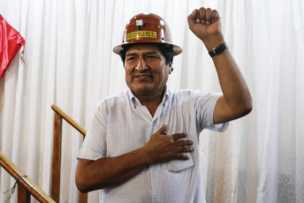 BUENOS AIRES, ARGENTINA.- Evo Morales speaks at a press conference in Buenos Aires. In the photo taken on December 29, 2019, former Bolivian president Evo Morales during the press conference at the Bauen hotel in Buenos Aires with leaders of his MAS-IPSP party who arrived in the Argentine capital to meet with Morales. The former Bolivian president gave up making a massive act at the border. "I was recommended not to do it there," he said at a press conference after a meeting with leaders of his party. "The candidate is not yet approved but we are first in all surveys without having a candidate," he said. Finally, he informed that the formula presidential will be known on January 19, in an act also in Buenos Aires Morales also said he intends to vote in Cochabamba, Bolivia, in the new elections.