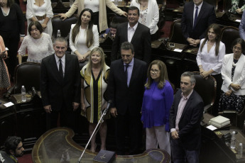 BUENOS AIRES, ARGENTINA- En las fotos tomadas hoy 4 de Diciembre del 2019, (de izquierda a derecha) Carlos Castagneto, Cristina Álvarez Rodríguez, Sergio Massa, Graciela Camaño y Andrés "Cuervo" Larroque. La Cámara de Diputados formalizó su nueva conformación con la jura de los 130 nuevos diputados que debutarán a partir del 10 de diciembre con la discusión del primer Presupuesto del presidente electo, Alberto Fernández. Pasadas apenas las 13 hs y conducida por el diputado Gonzalo Del Cerro, comenzó la sesión preparatoria en la que prestan juramento los legisladores que resultaron electos en octubre pasado y además se votarán a las nuevas autoridades de la Cámara baja.