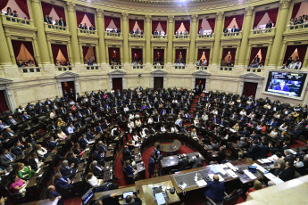 BUENOS AIRES, ARGENTINA- En las fotos tomadas hoy 4 de Diciembre del 2019, la Cámara de Diputados formalizó su nueva conformación con la jura de los 130 nuevos diputados que debutarán a partir del 10 de diciembre con la discusión del primer Presupuesto del presidente electo, Alberto Fernández. Pasadas apenas las 13 hs y conducida por el diputado Gonzalo Del Cerro, comenzó la sesión preparatoria en la que prestan juramento los legisladores que resultaron electos en octubre pasado y además se votarán a las nuevas autoridades de la Cámara baja.