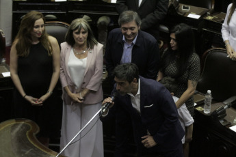 BUENOS AIRES, ARGENTINA- En las fotos tomadas hoy 4 de Diciembre del 2019, Máximo Kirchner (centro), Luana Volnovich (a su derecha) y Rodolfo Tailhade (derecha). La Cámara de Diputados formalizó su nueva conformación con la jura de los 130 nuevos diputados que debutarán a partir del 10 de diciembre con la discusión del primer Presupuesto del presidente electo, Alberto Fernández. Pasadas apenas las 13 hs y conducida por el diputado Gonzalo Del Cerro, comenzó la sesión preparatoria en la que prestan juramento los legisladores que resultaron electos en octubre pasado y además se votarán a las nuevas autoridades de la Cámara baja.