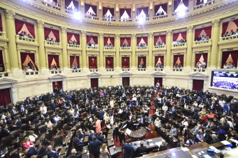 BUENOS AIRES, ARGENTINA- En las fotos tomadas hoy 4 de Diciembre del 2019, la Cámara de Diputados formalizó su nueva conformación con la jura de los 130 nuevos diputados que debutarán a partir del 10 de diciembre con la discusión del primer Presupuesto del presidente electo, Alberto Fernández. Pasadas apenas las 13 hs y conducida por el diputado Gonzalo Del Cerro, comenzó la sesión preparatoria en la que prestan juramento los legisladores que resultaron electos en octubre pasado y además se votarán a las nuevas autoridades de la Cámara baja.