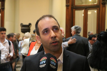 BUENOS AIRES, ARGENTINA- En la foto tomada hoy 4 de Diciembre del 2019 el diputado Itaí Hagman. La Cámara de Diputados de Argentina formalizó su nueva conformación con la jura de los 130 nuevos diputados que debutarán a partir del 10 de diciembre con la discusión del primer Presupuesto del presidente electo, Alberto Fernández. Pasadas apenas las 13 hs y conducida por el diputado Gonzalo Del Cerro, comenzó la sesión preparatoria en la que prestan juramento los legisladores que resultaron electos en octubre pasado y además se votarán a las nuevas autoridades de la Cámara baja.