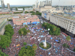 BUENOS AIRES, ARGENTINA.- In the photo taken on December 10, 2019 from a drone in what was the closing of the day in which Alberto Fernández assumed the presidency, who gave a speech on a stage installed in front of the Casa Rosada , headquarters of the Argentine Executive Power, before tens of thousands of people who celebrated their assumption within the framework of a music and art festival.