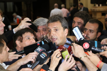 BUENOS AIRES, ARGENTINA- In the photo taken today December 4, 2019 the elected deputy Sergio Massa (C). The Chamber of Deputies formalized its new conformation with the oath of the 130 new deputies who will debut from December 10 with the discussion of the first Budget of the elected president, Alberto Fernández. Just after 1 pm and conducted by Deputy Gonzalo Del Cerro, the preparatory session began in which the legislators who were elected last October took an oath and will also vote for the new lower house authorities.