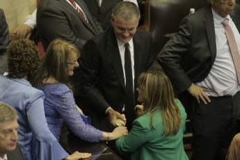 BUENOS AIRES, ARGENTINA- En las fotos tomadas hoy 4 de Diciembre del 2019, la Cámara de Diputados formalizó su nueva conformación con la jura de los 130 nuevos diputados que debutarán a partir del 10 de diciembre con la discusión del primer Presupuesto del presidente electo, Alberto Fernández. Pasadas apenas las 13 hs y conducida por el diputado Gonzalo Del Cerro, comenzó la sesión preparatoria en la que prestan juramento los legisladores que resultaron electos en octubre pasado y además se votarán a las nuevas autoridades de la Cámara baja.