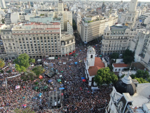 BUENOS AIRES, ARGENTINA.- In the photo taken on December 10, 2019 from a drone in what was the closing of the day in which Alberto Fernández assumed the presidency, who gave a speech on a stage installed in front of the Casa Rosada , headquarters of the Argentine Executive Power, before tens of thousands of people who celebrated their assumption within the framework of a music and art festival.