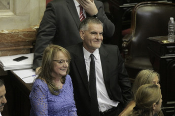 BUENOS AIRES, ARGENTINA- En las fotos tomadas hoy 4 de Diciembre del 2019, la Cámara de Diputados formalizó su nueva conformación con la jura de los 130 nuevos diputados que debutarán a partir del 10 de diciembre con la discusión del primer Presupuesto del presidente electo, Alberto Fernández. Pasadas apenas las 13 hs y conducida por el diputado Gonzalo Del Cerro, comenzó la sesión preparatoria en la que prestan juramento los legisladores que resultaron electos en octubre pasado y además se votarán a las nuevas autoridades de la Cámara baja.