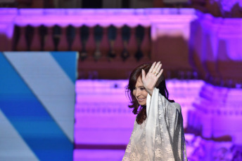 BUENOS AIRES, ARGENTINA.- In the photo taken on December 10, 2019, the new Vice President Cristina Kirchner delivered her first speech after the assumption. In front of a Plaza de Mayo full of militants, she spoke to Alberto Fernández and asked him to "trust the people" because "they do not betray and are the most loyal". “President, I want to tell you that you have started your government with good omens after the message you gave your people in the Legislative Assembly. I trusted them. All they ask is that they defend them and represent them, ”said the former head of state before the attentive gaze of her formula partner.