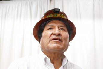 BUENOS AIRES, ARGENTINA.- Evo Morales speaks at a press conference in Buenos Aires. In the photo taken on December 29, 2019, former Bolivian president Evo Morales during the press conference at the Bauen hotel in Buenos Aires with leaders of his MAS-IPSP party who arrived in the Argentine capital to meet with Morales. The former Bolivian president gave up making a massive act at the border. "I was recommended not to do it there," he said at a press conference after a meeting with leaders of his party. "The candidate is not yet approved but we are first in all surveys without having a candidate," he said. Finally, he informed that the formula presidential will be known on January 19, in an act also in Buenos Aires Morales also said he intends to vote in Cochabamba, Bolivia, in the new elections.