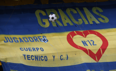 Buenos Aires, Argentina.- Boca Juniors receives Newell's Old Boys, in a match marked by the memory of Diego Maradona, who knew how to wear both shirts, in a match that will continue the fifth round of the Professional League. Dalma, one of Diego's daughters, was at the Bombonera, to whom the Boca squad dedicated the first goal, the work of Colombian Edwin Cardona.