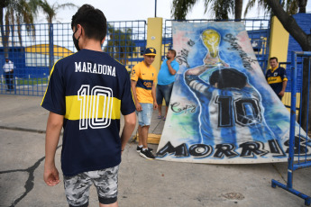 Buenos Aires, Argentina.- Boca Juniors receives Newell's Old Boys, in a match marked by the memory of Diego Maradona, who knew how to wear both shirts, in a match that will continue the fifth round of the Professional League. Dalma, one of Diego's daughters, was at the Bombonera, to whom the Boca squad dedicated the first goal, the work of Colombian Edwin Cardona.