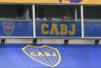 Buenos Aires, Argentina.- Boca Juniors receives Newell's Old Boys, in a match marked by the memory of Diego Maradona, who knew how to wear both shirts, in a match that will continue the fifth round of the Professional League. Dalma, one of Diego's daughters, was at the Bombonera, to whom the Boca squad dedicated the first goal, the work of Colombian Edwin Cardona.