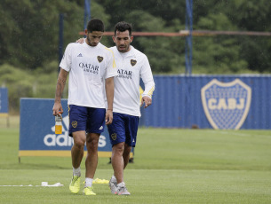 Buenos Aires, Argentina.- En las fotos tomadas el 30 de diciembre del 2020, durante el entrenamiento del club Boca Juniors en Buenos Aires, Argentina. El Superclásico entre Boca y River por la zona Campeonato de la Copa Diego Maradona se programó finalmente para el sábado 2 de enero desde las 21.30 (hora local) en La Bombonera.