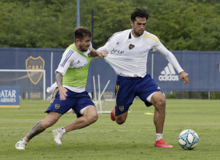 Buenos Aires, Argentina.- En las fotos tomadas el 30 de diciembre del 2020, durante el entrenamiento del club Boca Juniors en Buenos Aires, Argentina. El Superclásico entre Boca y River por la zona Campeonato de la Copa Diego Maradona se programó finalmente para el sábado 2 de enero desde las 21.30 (hora local) en La Bombonera.