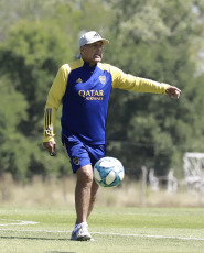 Buenos Aires, Argentina.- In the photo taken on January 7, 2021, during Boca Juniors training at the Boca Juniors Training Center in Ezeiza. With the priority placed on their return matches for the semifinals of the Copa Libertadores, Boca and River are preparing for the fifth and final date of the Championship Zone A of the Diego Maradona Cup. Both clubs and Argentinos Juniors are looking for a place in the final that will be played on Sunday, January 17 in San Juan.