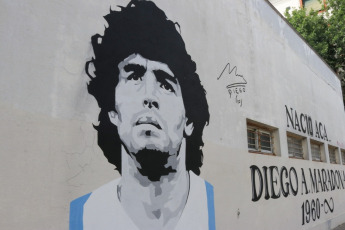 Lanús, Argentina.- In the photo taken on January 7, 2021, it shows a section of Rio de Janeiro Street in Lanús, which was named after Diego Armando Maradona. A street in the Buenos Aires municipality of Lanús was renamed this Wednesday (6) as Diego Armando Maradona, in homage to the soccer player born 60 years ago at the Evita hospital in that district, located on that artery, the municipality reported.