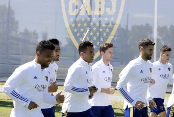 Buenos Aires, Argentina.- En la foto tomada el 7 de enero del 2021, durante el entrenamiento de Boca Juniors en el Centro de Entrenamiento de Boca Juniors en Ezeiza. Con la prioridad puesta en sus partidos de vuelta por las semifinales de la Copa Libertadores, Boca y River se preparan para la quinta y última fecha de la Zona Campeonato A de la Copa Diego Maradona. Ambos clubes y Argentinos Juniors buscan un lugar en la final que se jugará el domingo 17 de enero en San Juan.