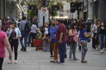 Buenos Aires, Argentina.- En las fotos, muestra las calles de Buenos Aires durante la pandemia de coronavirus. El ministro de Salud de la Nación, Ginés González García, anunció a través de sus redes sociales que el Instituto Malbrán detectó en la Argentina las variantes de coronavirus registradas en Brasil.