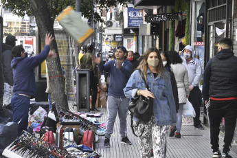 Buenos Aires, Argentina.- En las fotos, muestra las calles de Buenos Aires durante la pandemia de coronavirus. El ministro de Salud de la Nación, Ginés González García, anunció a través de sus redes sociales que el Instituto Malbrán detectó en la Argentina las variantes de coronavirus registradas en Brasil.