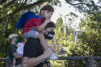 Buenos Aires, Argentina.- En las fotos, muestra las calles de Buenos Aires durante la pandemia de coronavirus. El ministro de Salud de la Nación, Ginés González García, anunció a través de sus redes sociales que el Instituto Malbrán detectó en la Argentina las variantes de coronavirus registradas en Brasil.