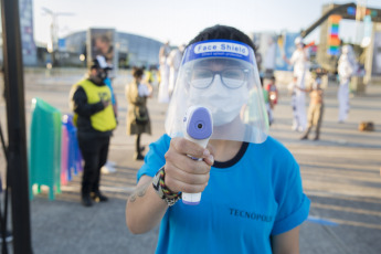 Buenos Aires, Argentina.- In the photos, people participate in a health campaign during the coronavirus pandemic. The Minister of Health of the Nation, Ginés González García, announced through his social networks that the Malbrán Institute detected in Argentina the variants of coronavirus registered in Brazil.