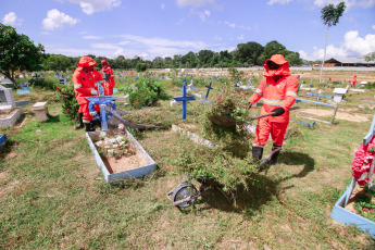 Manaos, Brasil.- En las fotos, muestra un cementerio de Manaos durante la pandemia de coronavirus. El ministro de Salud de la Nación, Ginés González García, anunció a través de sus redes sociales que el Instituto Malbrán detectó en la Argentina las variantes de coronavirus registradas en Brasil.