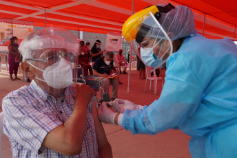 Lima, Peru.- In the photos taken on March 28, 2021, it shows a vaccination center against the coronavirus. The number of coronavirus cases in Peru exceeded one and a half million, since the pandemic broke out 12 months ago, the Ministry of Health reported. Meanwhile, vaccination against Covid-19 has advanced at a slow pace since it began on February 9, due to the lack of doses whose acquisition is negotiated by the Government.