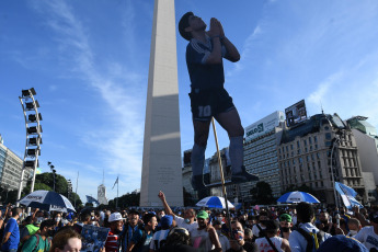 Buenos Aires, Argentina.- In the photo taken on March 10, 2021, with the arrival of his daughters Dalma and Gianinna, the march began at the Obelisk of Buenos Aires to demand justice after the death of Diego Maradona.