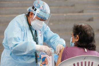 Lima, Peru.- In the photos taken on March 28, 2021, it shows a vaccination center against the coronavirus. The number of coronavirus cases in Peru exceeded one and a half million, since the pandemic broke out 12 months ago, the Ministry of Health reported. Meanwhile, vaccination against Covid-19 has advanced at a slow pace since it began on February 9, due to the lack of doses whose acquisition is negotiated by the Government.