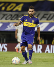 Buenos Aires, Argentina.- En las fotos tomadas el 21 de marzo del 2021, Boca Juniors enfrenta a Talleres, de Córdoba, por la sexta fecha de la Copa de la Liga Profesional en la Bombonera en Buenos Aires. Talleres le ganó 2-1 a Boca. Carlos Auzqui y Valoyes anotaron para la visita. Santos, en contra, había empatado transitoriamente para el dueño de casa, luego de un desvío a la salida de un córner.