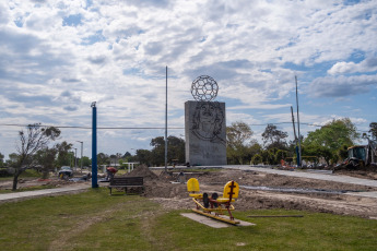 Santa Clara del Mar, Argentina.- In the photos taken on October 27, 2021, it shows the new monument in tribute to the Argentine soccer player Diego Armando Maradona in Santa Clara del Mar. The monument is 13 meters high and was designed by the plastic artist Sebastián Martino. It will be formally inaugurated this Saturday, during an event called "The greatest to the greatest."