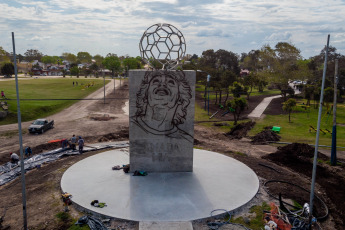 Santa Clara del Mar, Argentina.- In the photos taken on October 27, 2021, it shows the new monument in tribute to the Argentine soccer player Diego Armando Maradona in Santa Clara del Mar. The monument is 13 meters high and was designed by the plastic artist Sebastián Martino. It will be formally inaugurated this Saturday, during an event called "The greatest to the greatest."