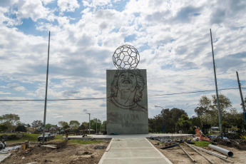 Santa Clara del Mar, Argentina.- In the photos taken on October 27, 2021, it shows the new monument in tribute to the Argentine soccer player Diego Armando Maradona in Santa Clara del Mar. The monument is 13 meters high and was designed by the plastic artist Sebastián Martino. It will be formally inaugurated this Saturday, during an event called "The greatest to the greatest."