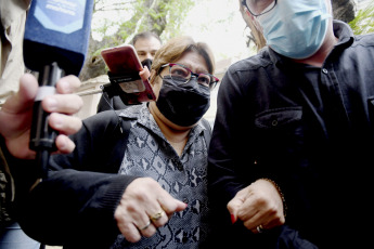 Buenos Aires, Argentina.- En las fotos tomadas el 13 de octubre del 2021, Ana (foto) y Nora Maradona declaran en la fiscalía general de San Isidro como testigos por la muerte de Diego Armando Maradona, por la cual hay siete médicos acusados de homicidio simple con dolo eventual, que irían a juicio oral y público próximamente.