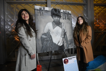 Buenos Aires, Argentina.- En las fotos tomadas el 25 de mayo del 2022, durante la presentación al público del avión pintado en homenaje a Diego Maradona. El avión privado, fue bautizado como Tango D10S y viajará a Qatar para el Mundial de Fútbol 2022. El trabajo fue hecho por el artista Maximiliano Bagnasco, quien realizó cuatro murales del fallecido número 10 de la Selección Argentina sobre la superficie de la aeronave.