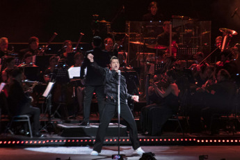 Buenos Aires, Argentina.- In the photos taken on November 28, 2022, during Ricky Martin's presentation at the Movistar Arena in Buenos Aires. More than two years after his last visit to the country, the idol returned to present three symphonic shows uniting the global artist with more than 60 musicians.