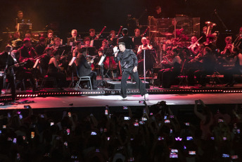 Buenos Aires, Argentina.- In the photos taken on November 28, 2022, during Ricky Martin's presentation at the Movistar Arena in Buenos Aires. More than two years after his last visit to the country, the idol returned to present three symphonic shows uniting the global artist with more than 60 musicians.