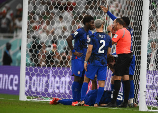 Doha, Qatar.- In the photos taken on November 29, 2022, during the match between the United States and Iran at the Al Thumama stadium on the last date of Group B of the Qatar 2022 World Cup. The United States beat Iran by 1- 0- and ensured their presence in the round of 16, an instance in which they will face the Netherlands.