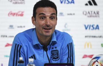 Doha, Qatar.- In the photos taken on November 28, 2022, the Argentine coach, Leonel Scaloni, in a press conference prior to the last match of the group stage against Poland in Doha, Qatar. Scaloni indicated that "we are not in a position to decide who we are going to meet in the round of 16, nobody can do it, we have to think about the game against Poland".