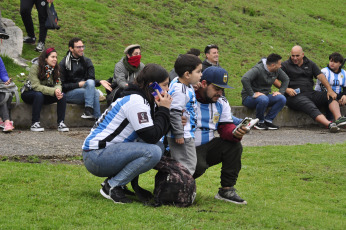 Buenos Aires, Argentina.- In the photos taken on November 22, 2022, Argentine fans encourage their National Team during the match against Saudi Arabia in their debut at the Qatar 2022 World Cup, with the referee of the Slovenian Slavko Vincic.